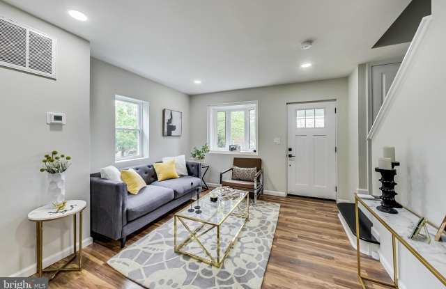 720 HILLTOP Terrace SE Gallery 4
