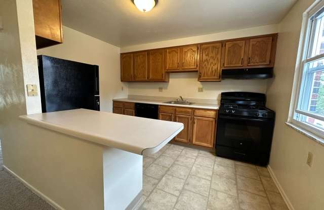 Stunning Two Bedroom Townhome in Plum - Central AC & Garage! Call Today! photos photos
