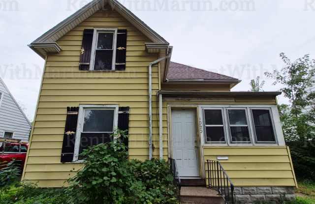 FOR RENT- 1020 Columbia *Pets OK with conditions* Gallery 1