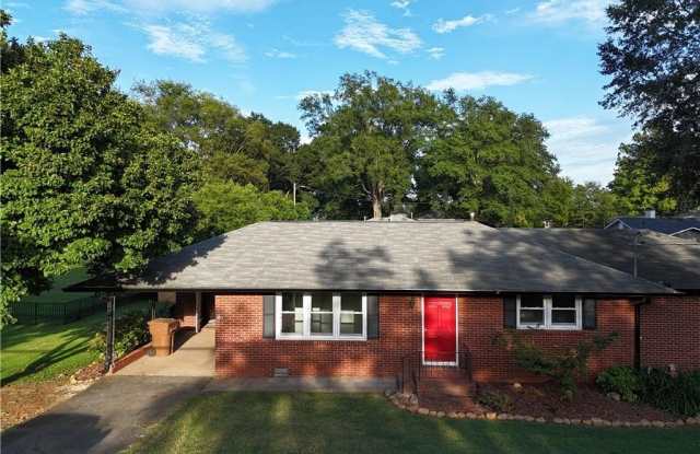 136 Luckie Street - 136 Luckie Street, Cartersville, GA 30120