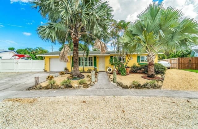 22 Ridgewood Circle - 22 Ridgewood Circle, Tequesta, FL 33469