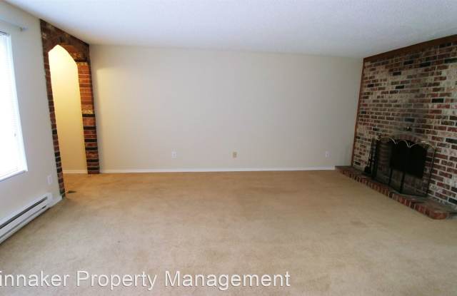 821 Essex Place NE.  #1-B Gallery 2