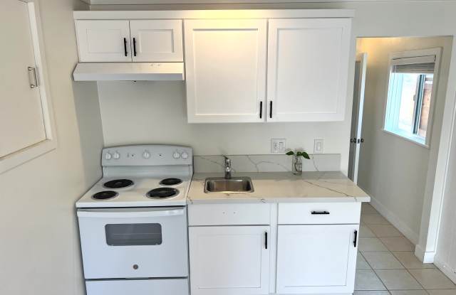 4530 Del Mar Avenue - Studio Gallery 3