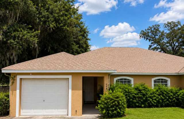 Spacious 3-Bedroom Kissimmee Home with Screened Outdoor Living – 64 Cordona Dr #B Gallery 3