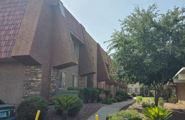 ADORABLE 2 BEDROOM 2 BATHROOM 1ST FLOOR CONDO Gallery 1
