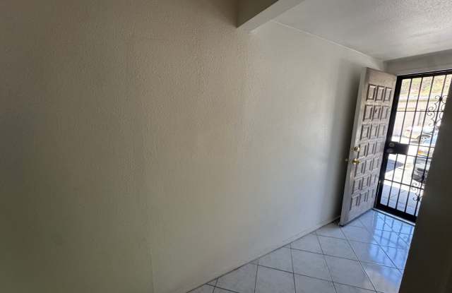 2 Bedroom townhouse Gallery 3