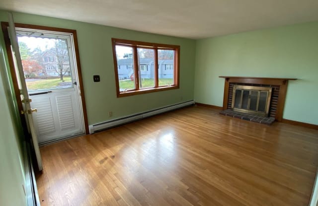 20 Spencer Ave - 20 Spencer Avenue, Rockingham County, NH 03079