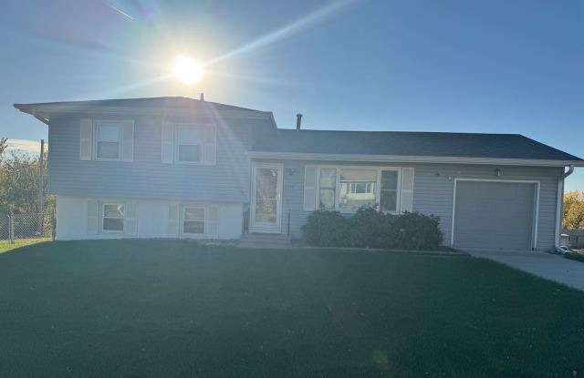 Move-In Ready 3-Bedroom with Modern Updates and Fantastic Outdoor Space photos photos