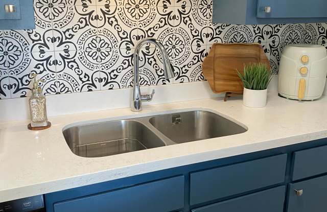 1778 W 28th St photos photos