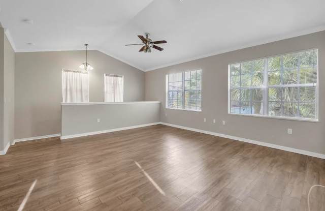 Bright & Beautiful 2/2 Condo in The Estates of Stuart Gallery 3