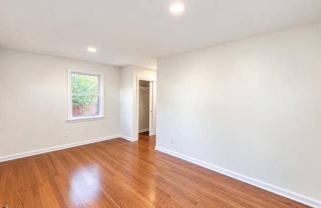 173 Jackson Avenue Gallery 3