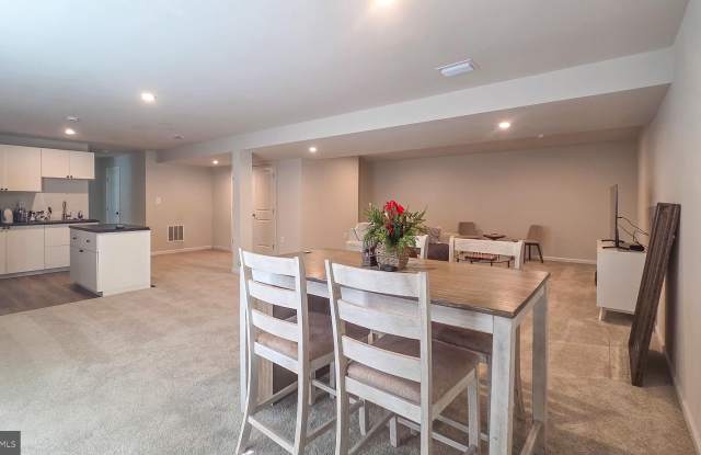 8703 DAVIS Court Gallery 2