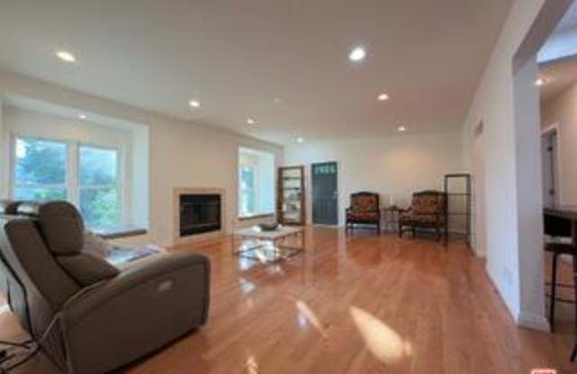 3323 Reta Street Gallery 3