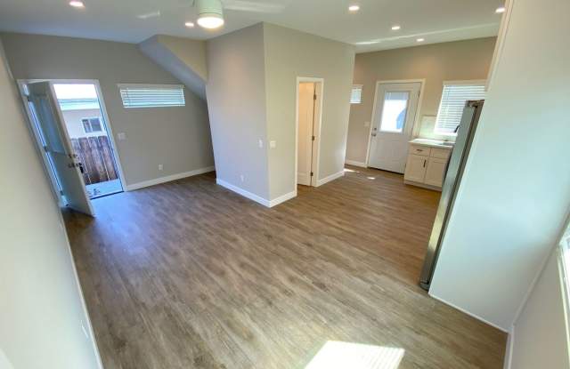 4BD/2BA, POOL!! Gallery 3