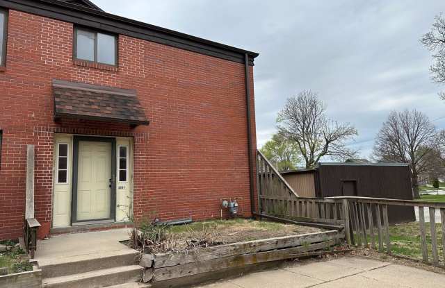 Downtown 3 bed 2 bath townhome *PRICE DROP* photos photos