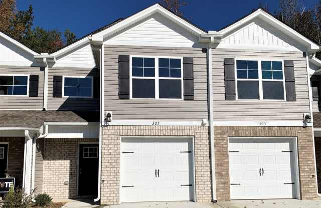 Very Nice Townhome in Great Location Gallery 1