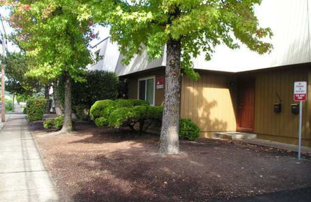 (526) Halpert Duplexes - 4 Bedroom / 2 Bathroom photos photos