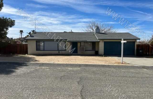 Lake Los Angeles 4 Bed / 2 Bath on a Half Acre, RV Space, 2-Car Garage, Vouchers Welcome Gallery 1