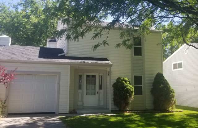3 Bedroom 1.5 Bath Townhouse with a 1 Car Garage Gallery 2