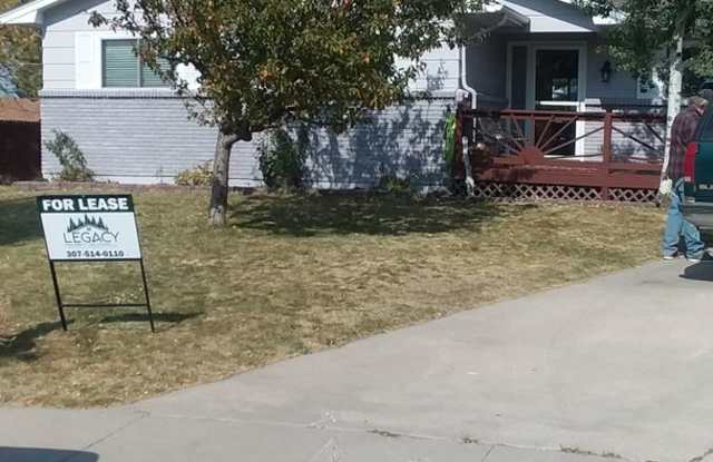 Cute 5 Bedroom 3 Bath Single Family Home photos photos