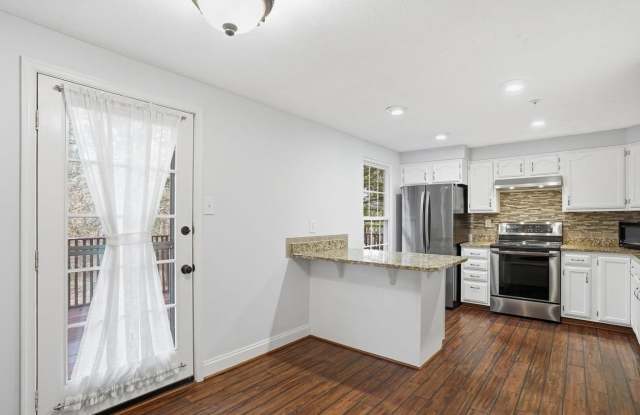 570 Quaker Ridge Ct Gallery 2