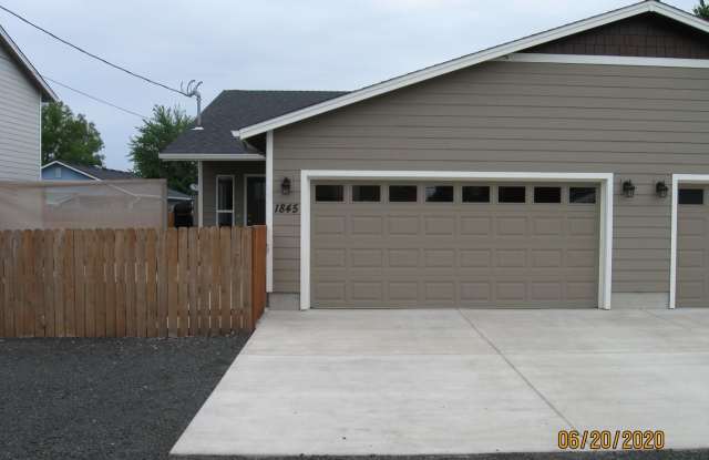 Must See 3 Bedroom with Fenced Yard! photos photos Must See 3 Bedroom with Fenced Yard! photos photos