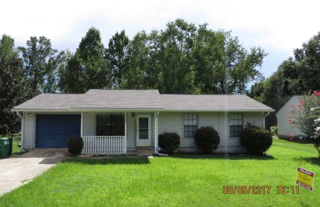 Charming 3 bedroom house for rent August 6, 2026, w/ a garage and privacy fenced back yard for $1600 per month photos photos