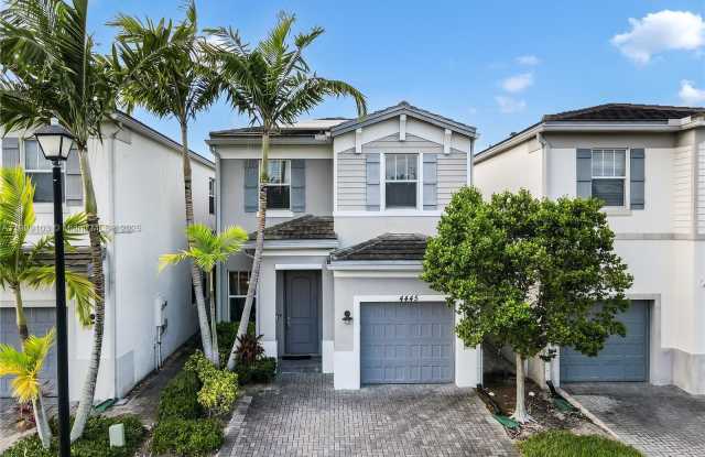 4445 NW 48th Ter photos photos