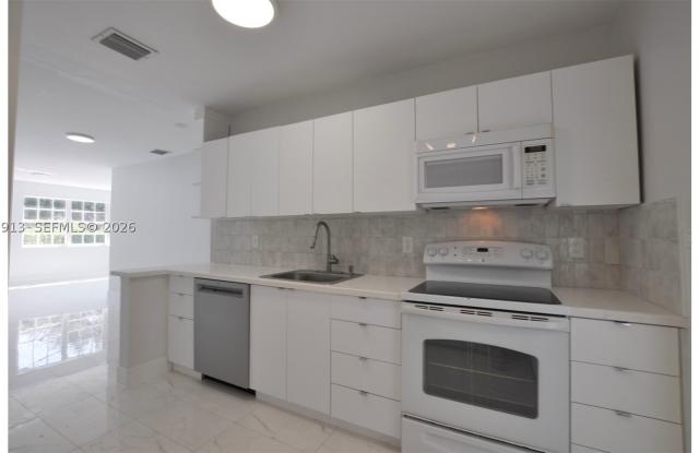 10504 SW 77th Ct Gallery 4