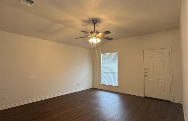 1521 Justin Loop Gallery 3