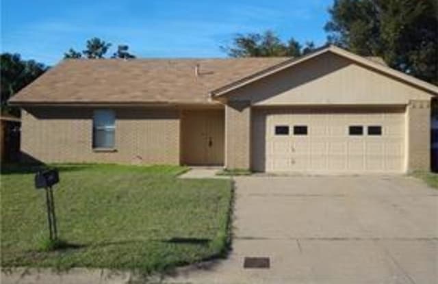7625 Lisa Court - 7625 Lisa Court, Fort Worth, TX 76112
