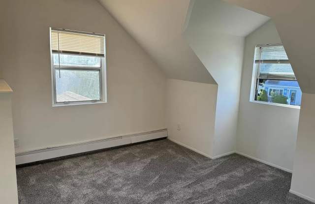 152 Throop Street Gallery 4