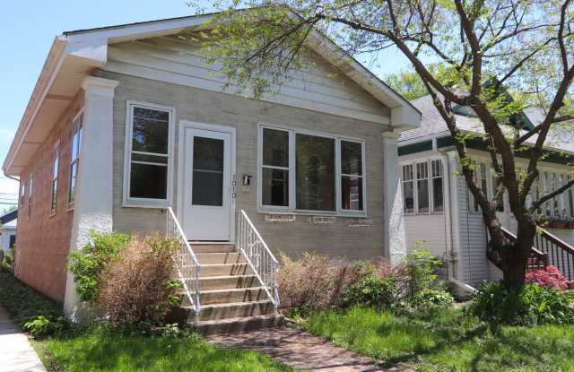 1010 South Ridgeland Avenue - 1010 South Ridgeland Avenue, Oak Park, IL 60304