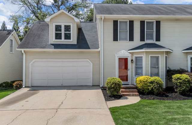 Cozy 3 Bedroom, 2.5 Bath Town Home with 2 Car Garage in Taylors, SC! photos photos