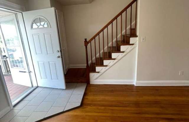 Recently Renovated Three Bed One And A Half Bath Ready For A New Tenant! photos photos Recently Renovated Three Bed One And A Half Bath Ready For A New Tenant! photos photos