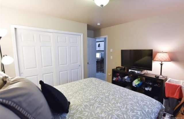 Beautiful, Clean 1 Bed, 1 Bath in Convenient  Safe Neighborhood photos photos