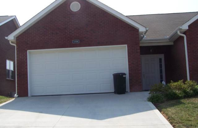 Stunning 3-Bed, 2-Bath Townhouse in West Knoxville photos photos