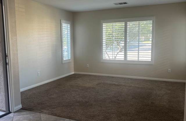 3-Bedroom 2.5 bath with a loft Home in Corona Gallery 3