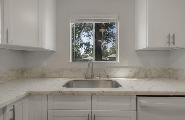 1514 Oakdale Street - B Gallery 2