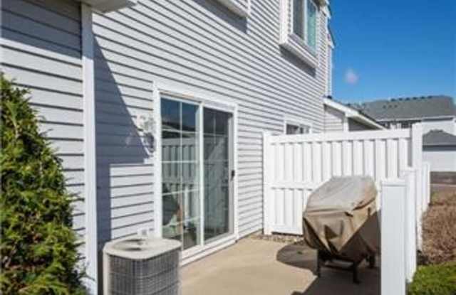 2Bed/1.5Bath Townhome- Apple Valley- Available June 1 - 15971 Flotilla Trail, Apple Valley, MN 55124