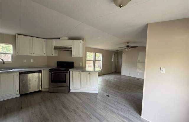 2202 Railroad Boulevard Gallery 4