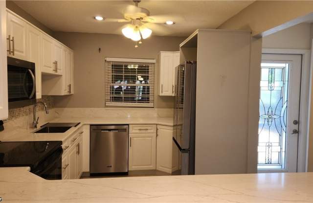 6984 Winkler Road Gallery 3