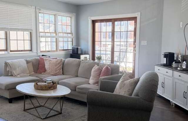 562 East 7th St. photos photos
