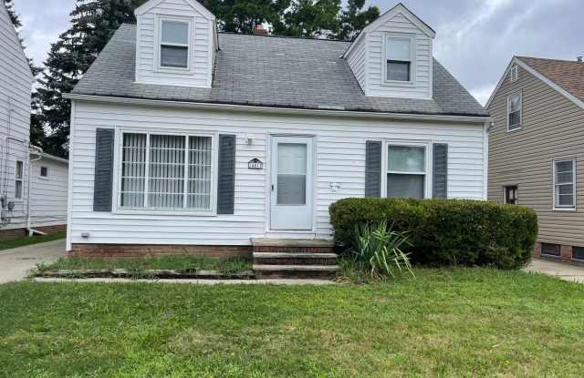 Single Family Home 3 beds 1 bath Available Now! photos photos