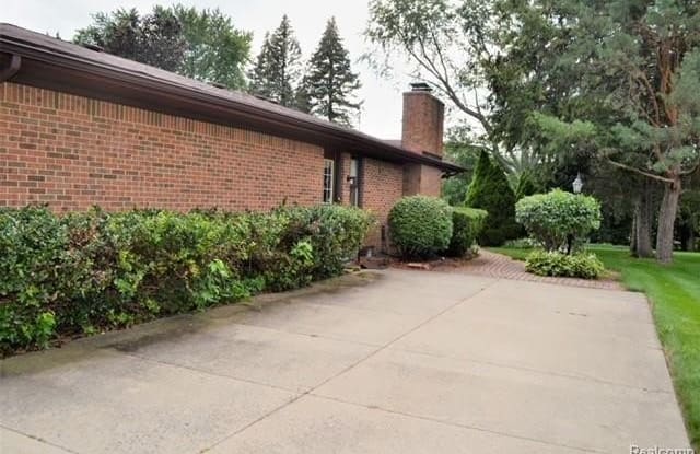 6865 FREDMOOR Drive Gallery 2
