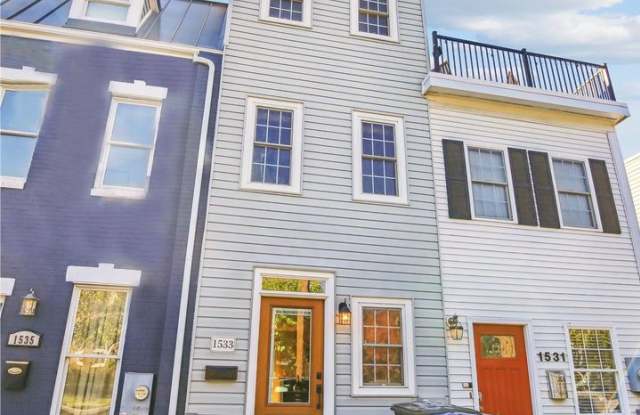 Spiffy 3 Bedroom, 2 Full Bathroom Rowhome just steps from Lincoln Park!! photos photos