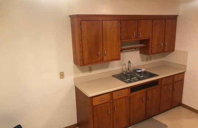 7425 Pearl Road - 7425 Pearl Road, Middleburg Heights, OH 44130