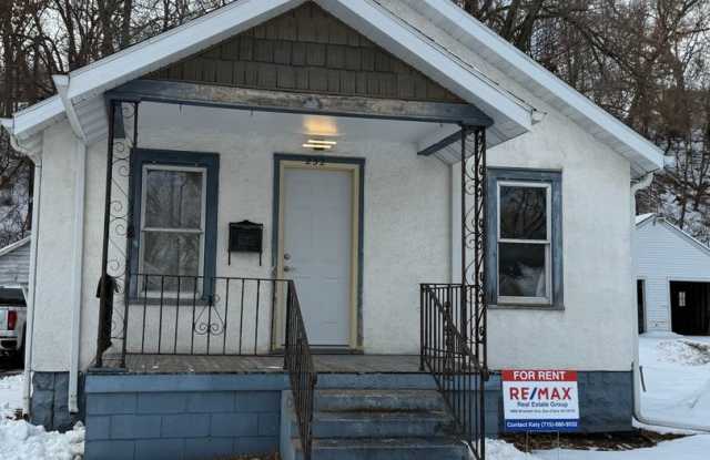 Single Family Home - 2 bed, 1 bath Gallery 1