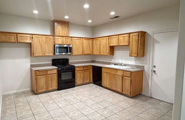 3106 North Fulgham Court Gallery 2