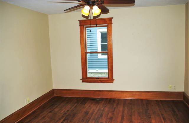Beautiful, Clean 4 bedroom West 7th Gem!! Gallery 4